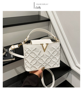 Cross-border Women's Bucket <b>Bag</b> 2026 Embroidered Rhombus Fashion Magnetic Closure Polyester Lining New High-end Style Handbag - Product Image 3