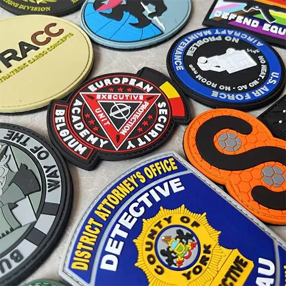 Offre Spéciale personnalisé 3D logo Velcro anime pvc fer sur caoutchouc patch pour vêtements