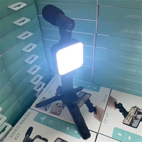 Kit de tournage vidéo pour téléphone AY-49 disponible en OEM, trépied pieuvre + lumière LED + ensemble de microphones pour vlog et création de contenu