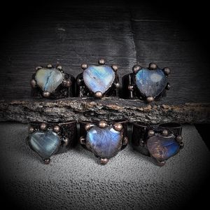 Bague en labradorite en forme de cœur, faite à la main, de qualité supérieure, tendance, style rétro, bijoux de mode pour femmes - Product Image 2