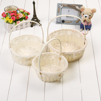 Nouveau design typique de luxe blanc Mini panier de fleurs décoratif en plastique pour les fêtes de mariage
