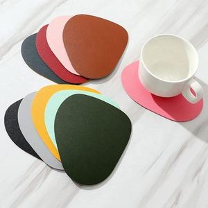 Sous-verres en cuir PU personnalisés en gros pour boissons, tapis de protection irrégulier double face imperméable et antidérapant pour café et thé - Product Image 4