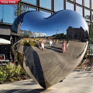 YOUFINE Scultura a Forma di Cuore in Acciaio Inossidabile Lucidato a Specchio, Arte Moderna in Metallo per Paesaggi Urbani Esterni in Vendita - Product Image 1