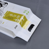 Op maat bedrukte 1kg 2kg 5kg 10kg plastic vacuümverpakkingen voor granen en rijst, met handvat