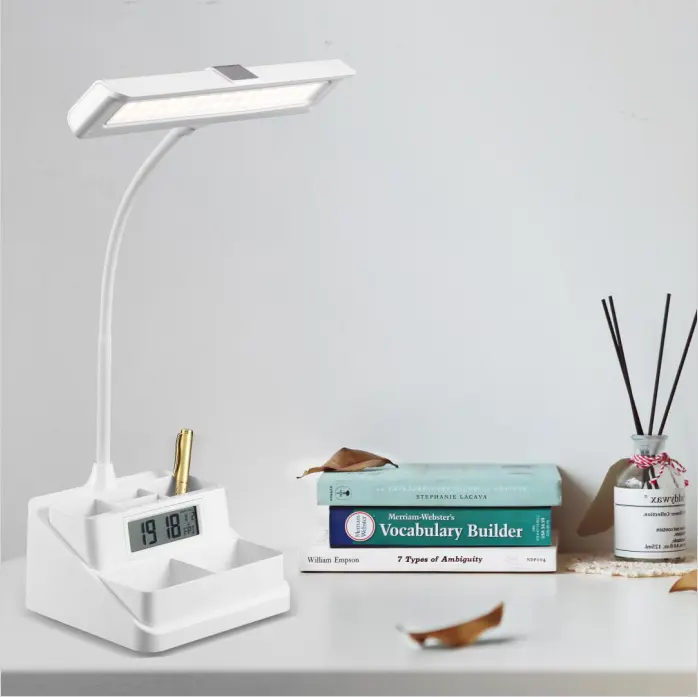 Werkseitige Augenschutz-Lese lampe Moderne Student Desk Light Flexible Tisch lampe mit Stift halter