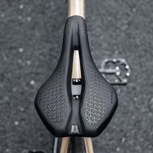 Selle de vélo en cuir évidée pour VTT et vélos de route Modèle LS111 - Product Image 3