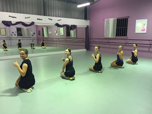 Pavimento in PVC per Danza e Sport, Rotolo Adesivo Resistente, Ignifugo, Ecologico, Antiscivolo per Sale da Ballo - Product Image 6