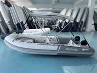 Bateau semi-rigide en aluminium de 11,5 pieds pour 6 personnes, Achilles Hypalon avec compartiment de rangement avant en aluminium, auvent pliable, roues à dégagement rapide