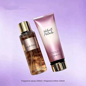 Nuovo Set Victoria Aqua Kiss: Lozione Corpo e Spray Profumato 236mL, Kit Idratante per il Corpo - Product Image 3