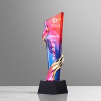Fabricante de Trofeos de Cristal HDW con Fondo Multicolor y Opción de Grabado Personalizado para Promoción de Marca