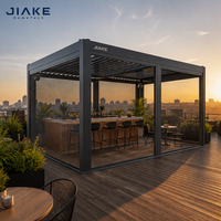 Pergola autoportante en aluminium à lames orientables avec moustiquaires pour café sur toit, jardin, bar, patio extérieur