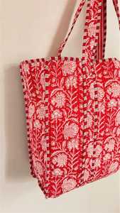 Bolso Tote de Algodón Acolchado con Estampado Floral Étnico, Hecho a Mano, para Viajes y Compras - Product Image 2