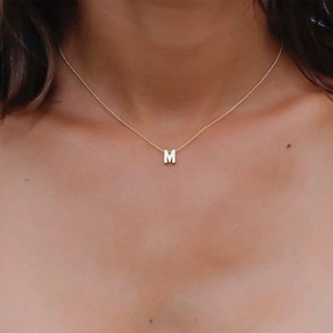 Collar de clavícula de 26 letras pequeñas con alfabeto dorado de 14 quilates de acero inoxidable minimalista - Product Image 6