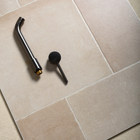 Carreaux de céramique extérieurs en pierre de Lyme au design moderne, antidérapants, 600x1200mm, idéaux pour les sols de jardins d'hôtels