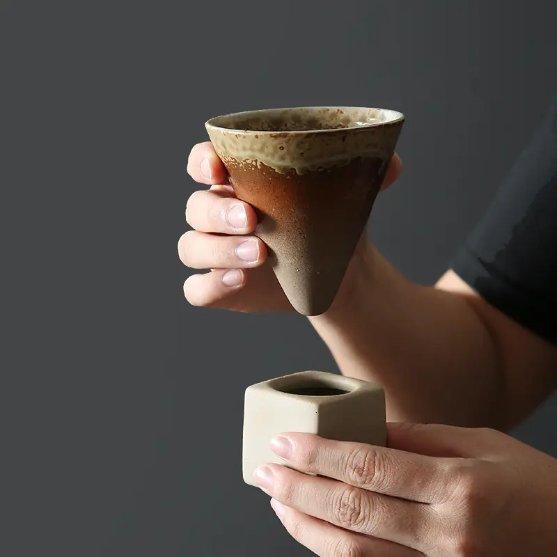 Tazza da tè creativa in ceramica retrò ruvida tazza di fiori di Latte tazza di ceramica per uso domestico imbuto tazza di Latte supporto per l'acqua con Base