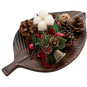 Plateau de service en bois d'acacia de style mid-century avec motif de feuilles - Plateau en bois décoratif écologique pour charcuterie, fruits, table de cuisine - Product Image 1