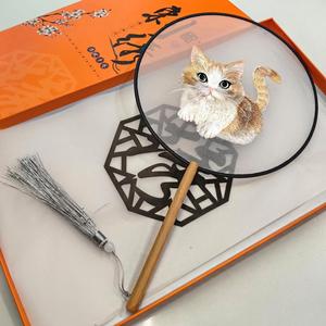 Abanico de Bambú Bordado con Flores Tradicionales, Ecológico, Portátil, Artesanal, Estilo Japonés, con Diseños Grabados - Product Image 6