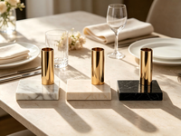 Porte-bougie en marbre naturel avec dessus en métal plaqué or imitation, disponible en version simple ou en ensemble, pour la décoration de table, de la maison ou des hôtels.