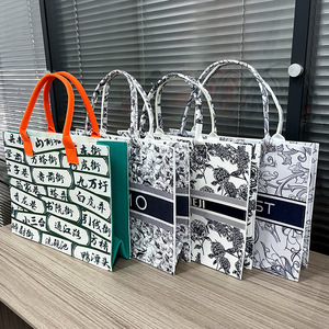 Custom Printed Felt Tote <b>Bags</b> Large Capacity <b>Wedding</b> <b>Gift</b> <b>Bags</b> Durable Nonwoven Material Fashion Style - Product Image 3