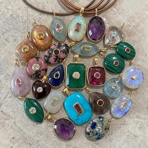 Collana da Donna con Ciondolo a Cuore e Motivo Rotondo, Pietra Zircone Incastonata, Nuova Moda Placcata Oro, Gioiello con Catena - Product Image 5