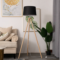 Nordique minimaliste lampe à Led salon lumière design de luxe art haut de gamme vertical populaire triangle lampadaire chez l'habitant