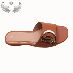 Sandales légères pour femmes, élégantes et de haute qualité, avec un design ajouré étincelant, prêtes à être expédiées - Product Image 4