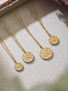 Mặt dây chuyền tròn chữ cái mạ vàng 18K bằng thép không gỉ BJG0650N với dây chuyền mắt xích, thiết kế dễ thương dành cho xương quai xanh - Product Image 4