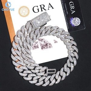 สร้อยคอเงินแท้ 925 ชุบทอง ประดับเพชรโมอิสซาไนต์ รับรองโดย GRA ขนาด 18 มม. แบบ Cuban Link สำหรับผู้ชาย สไตล์ Iced Out - Product Image 4