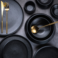 Vaisselle en céramique en gros, bol à ramen en grès noir mat texturé avec assiette