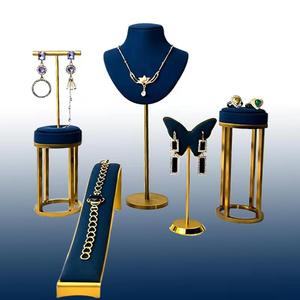 Soportes de exhibición de joyería de diseño elegante Jinsky para tienda de joyería de lujo escaparate expositor conjunto de exhibición - Product Image 6
