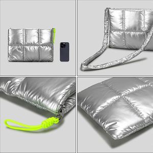 Housse matelassée argentée avec sangle compatible avec MacBook Air M4 13, M3, M2, M1 13.6, pochette pour ordinateur portable 13-14 pouces - Product Image 2