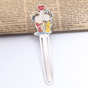 Logo personnalisé en émail doux en métal <span class=keywords><strong>iqra</strong></span>, crochet en laiton doré, marque-page, cadeau personnalisé pour fille, marque-page de livre en métal de dessin animé - Product Image 4