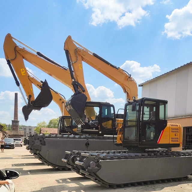 Floating Amphibious Excavator With Customized Floating Chassis and Durable Hydraulic Parts