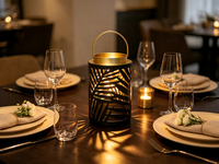 Lanterne en métal noire ajourée à motif de feuille, lanterne décorative portable en fer avec bordure dorée, option d'éclairage LED personnalisable