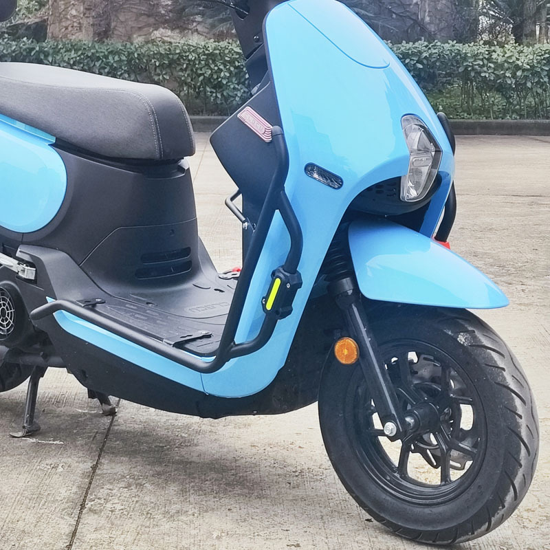 Black front bar + 22 square reflective hugging blocks 1 pair