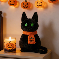 Peluche de chat noir d'Halloween avec yeux verts, animal en peluche doux et mignon, chat effrayant assis avec écharpe pour la décoration des fêtes