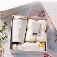 Nouvelle idée cadeau : Ensemble cadeau promotionnel d'été personnalisé avec logo, comprenant un ventilateur portable, un parapluie et une serviette, idéal pour les cadeaux d'affaires.
