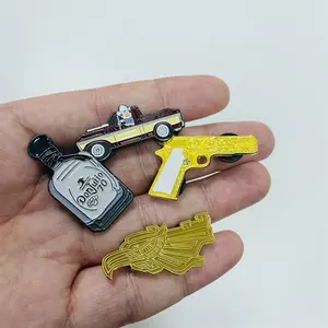 Venta caliente nuevo Desicn Mexican Eagle Car esmalte Pin dibujos animados Anime solapa Pin pistola forma Pin para gorra