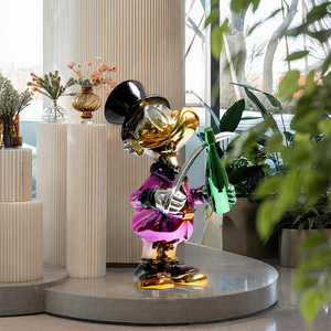 Statua d'Arte del Famoso Cartone Animato <span class=keywords><strong>Paperino</strong></span> a Prezzo di Fabbrica, Scultura Pop Art di <span class=keywords><strong>Paperino</strong></span> con Bottiglia di Vino, Artigianato in Resina di Dottor Daffodilo con Spada - Product Image 1