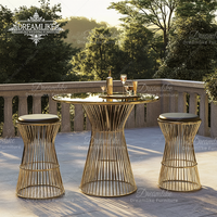 Ensemble table et chaises de bar en métal doré de style nordique moderne, mobilier de luxe pour la maison et l'hôtel, idéal pour les restaurants.