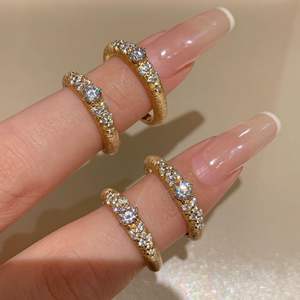 Bague en argent pur S925, style palais rétro, inspirée de la Corée, haut de gamme, niche unique, avec incrustation de diamants brossés en forme de rivière d'étoiles - Product Image 2