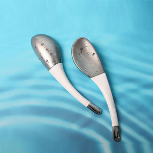 2 uds herramienta de masaje facial de Metal palo aplicador varita Crema para Ojos espátula cuchara masajeador para ojeras hinchazón regalos novedosos - Product Image 1
