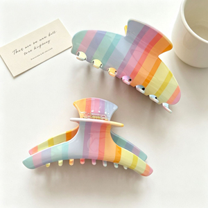 Pinza de Pelo Geométrica con Diseño Único y Creativo en Colores Arcoíris, Pinza de Pelo Moderna para Chicas, Venta al Por Mayor de Accesorios para el Cabello - Product Image 2