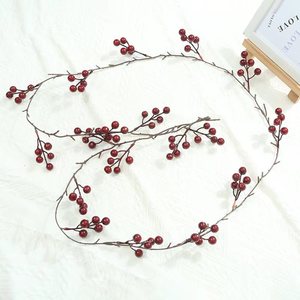 Guirlande de Noël artificielle en rotin avec baies rouges, décoration pour fenêtre ou porte, ornement suspendu - Product Image 3