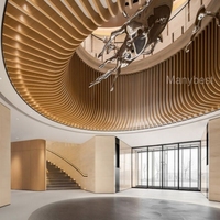 Carreaux de plafond suspendus en aluminium certifiés CE avec boîte en U Plafond à déflecteur en aluminium