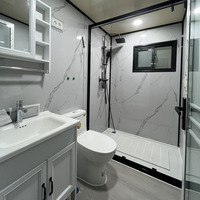Bâtiments préfabriqués modernes en gros, maisons conteneurs en kit avec salles de bain complètes et toit triangulaire pour habitation et bureau