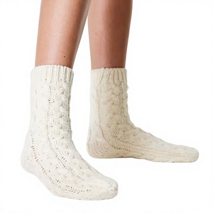 Chaussettes unisexes de haute qualité fabriquées au Pakistan, nouvelles, bon marché, sur mesure, en gros, design OEM, chaussettes de sport pour hommes, chaussettes décontractées de baseball. - Product Image 1