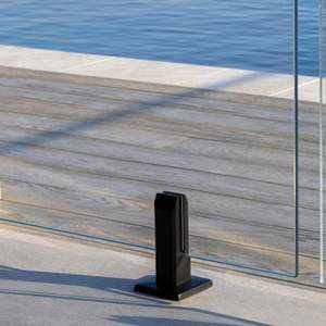 <span class=keywords><strong>Rampe</strong></span> en <span class=keywords><strong>verre</strong></span> <span class=keywords><strong>pour</strong></span> complexe résidentiel - Support de fixation en acier inoxydable étanche <span class=keywords><strong>pour</strong></span> escaliers, patios et zones de piscine - Product Image 4