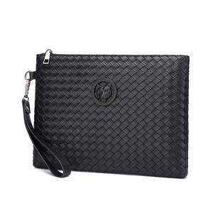 Bolso de Mano de Cuero PU de Lujo para Hombre con Cierre de Cremallera y Forro de Poliéster, Bolso de Mano con Diseño de Logotipo Moderno - Product Image 1