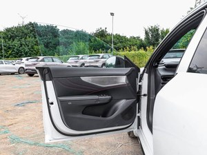 Sedán Híbrido Enchufable en Oferta, Lynk Co 07 EM <span class=keywords><strong>P</strong></span>, 103 km de Autonomía, Edición Ultra, PHEV Inteligente para Viajes Urbanos y Largos - Product Image 4